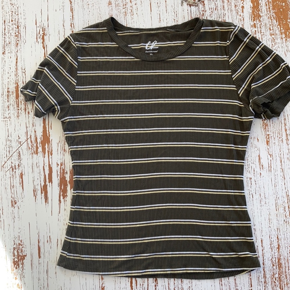 Short sleeve sweater.  XL but runs very small!